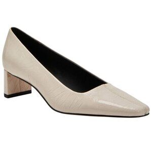 Katy Perry the Wanderering Pumps